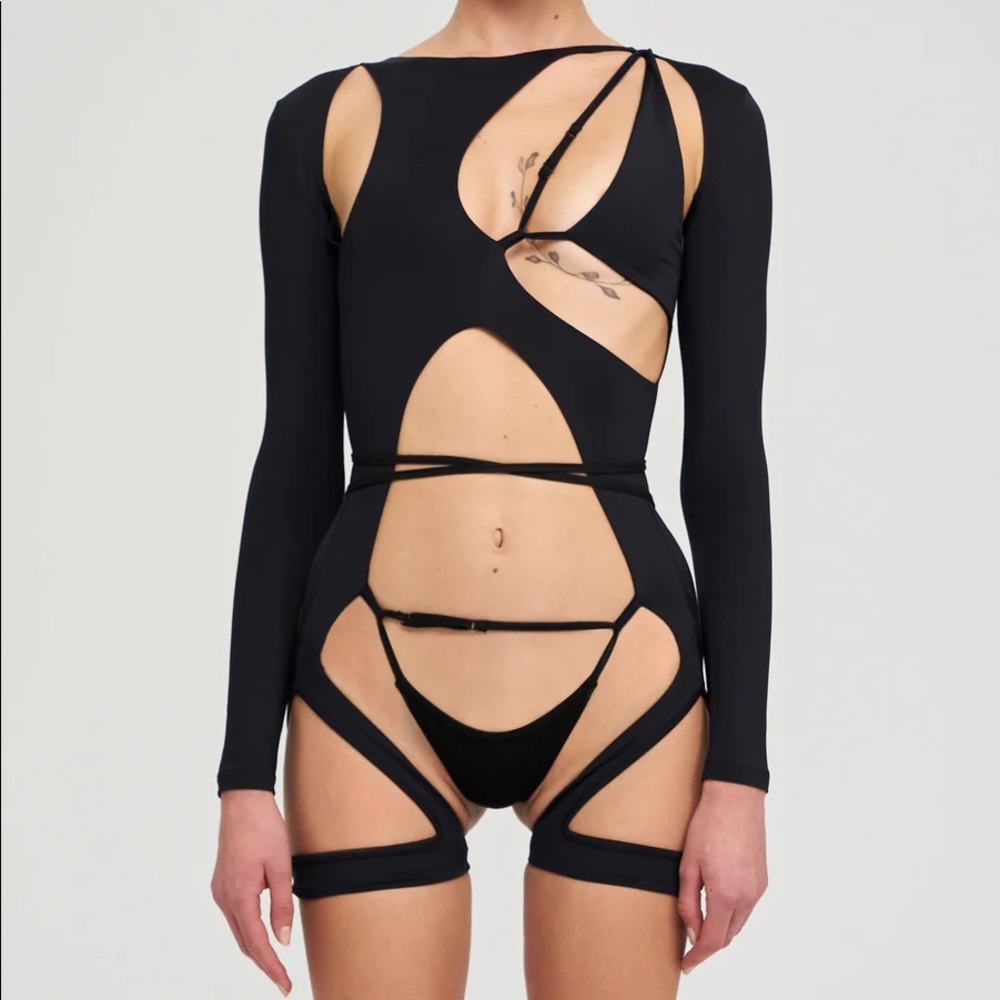 Iamnotbasic infinity bodysuit - black